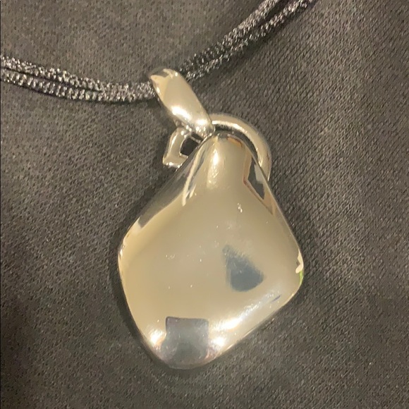 Two pendants with one silk ribbon - Picture 4 of 4